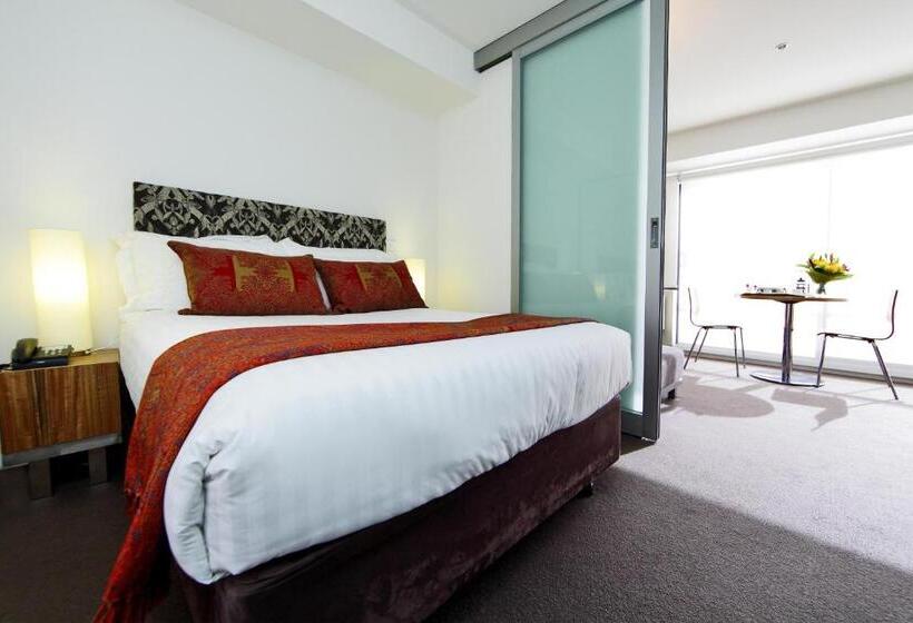 スタンダードスタジオ, Seasons Heritage Melbourne