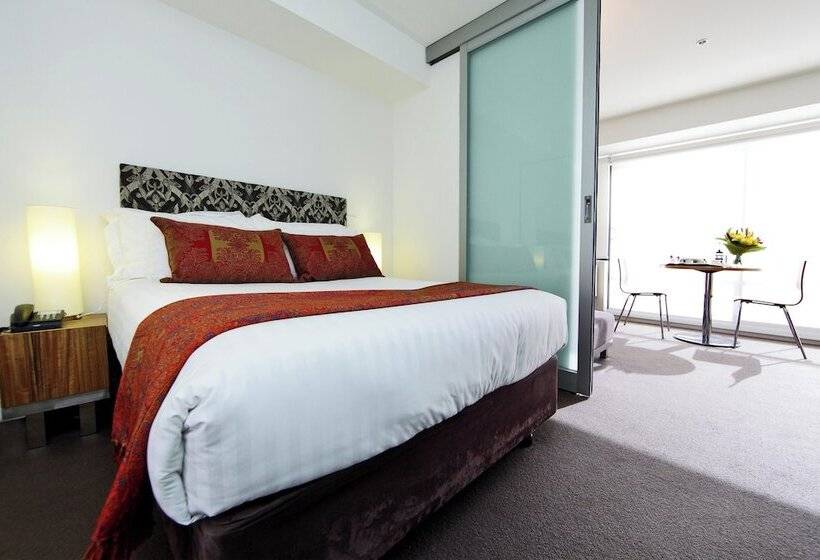 スタンダードスタジオ, Seasons Heritage Melbourne