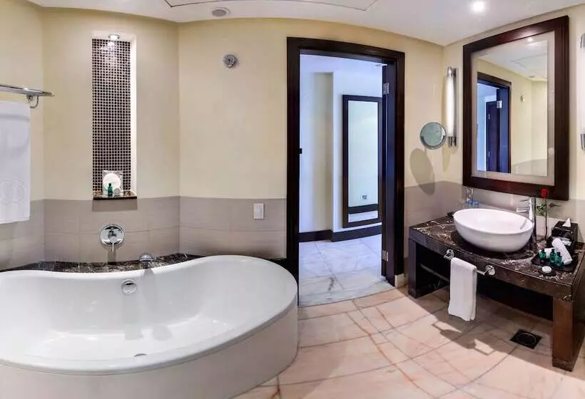 Superior Room City View, Sofitel Al Khobar The Corniche