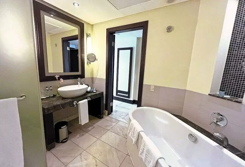 Deluxe Room View Sea with Balcony, Sofitel Al Khobar The Corniche