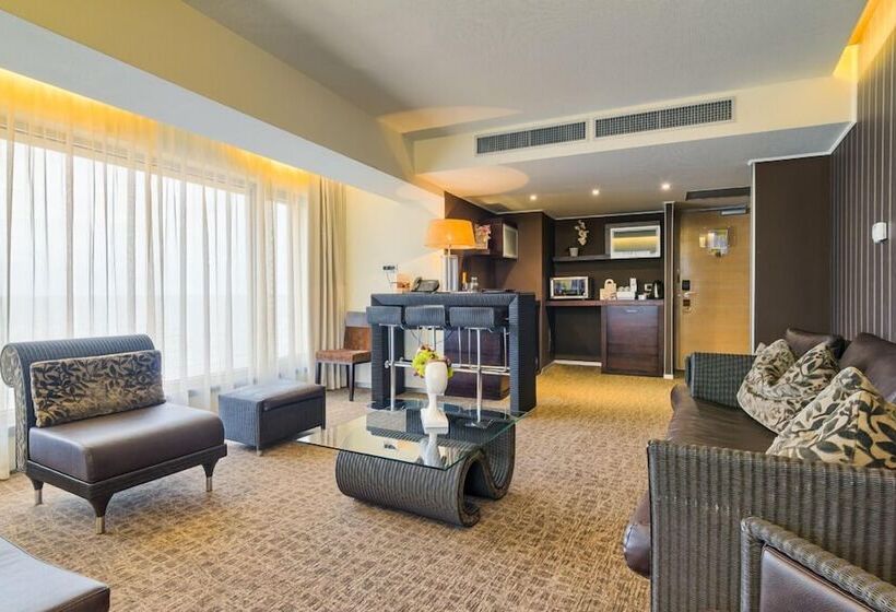 جناح سينيور مطل علي البحر, Vega