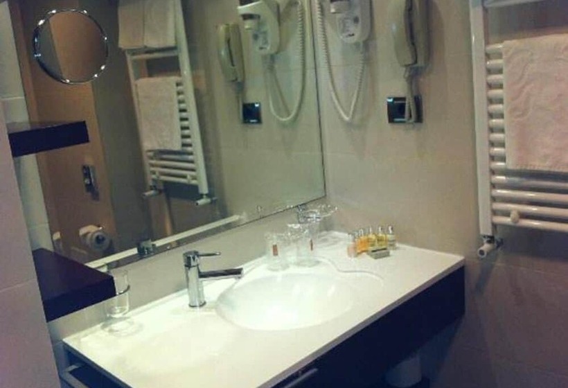 غرفة قياسية مزوَّدة بشُرفة إطلالة جانبية علي البحر, Vega