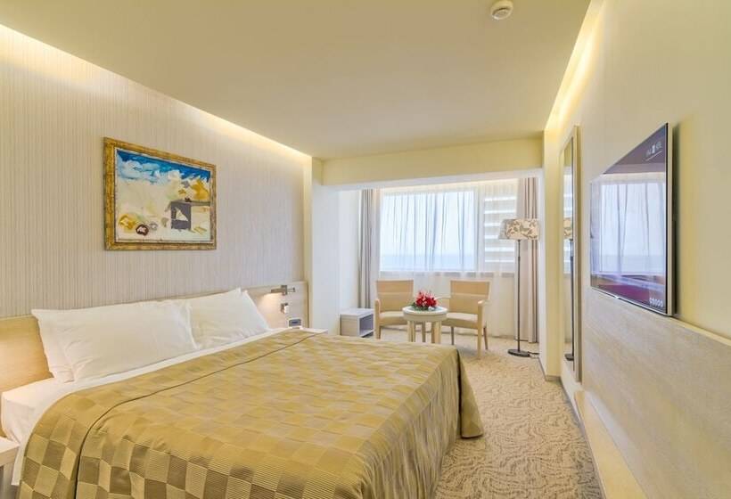 غرفة قياسية مزوَّدة بشُرفة إطلالة جانبية علي البحر, Vega