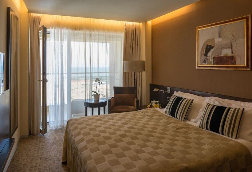 Junior Suite cu Vedere Laterală la Mare, Vega