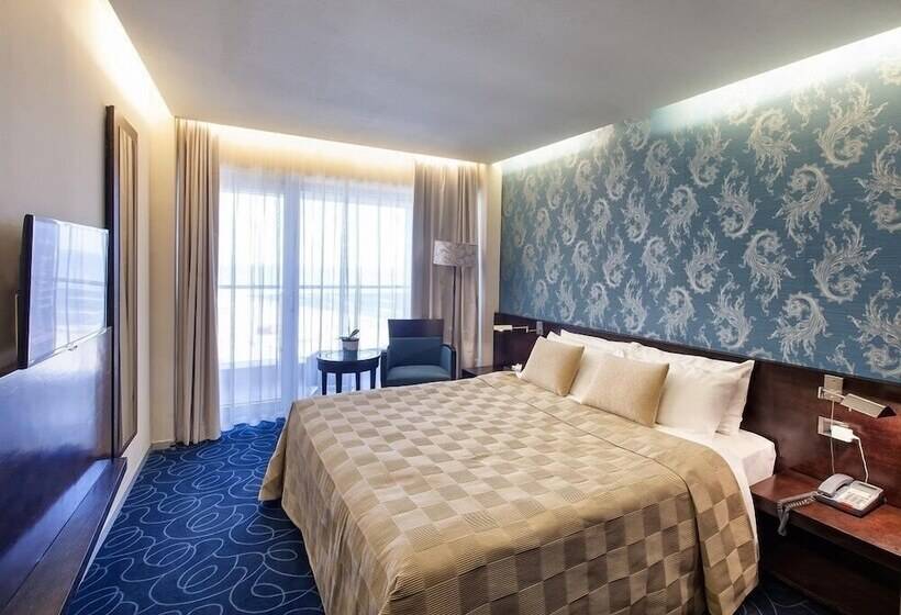 Junior Suite cu Vedere Laterală la Mare, Vega
