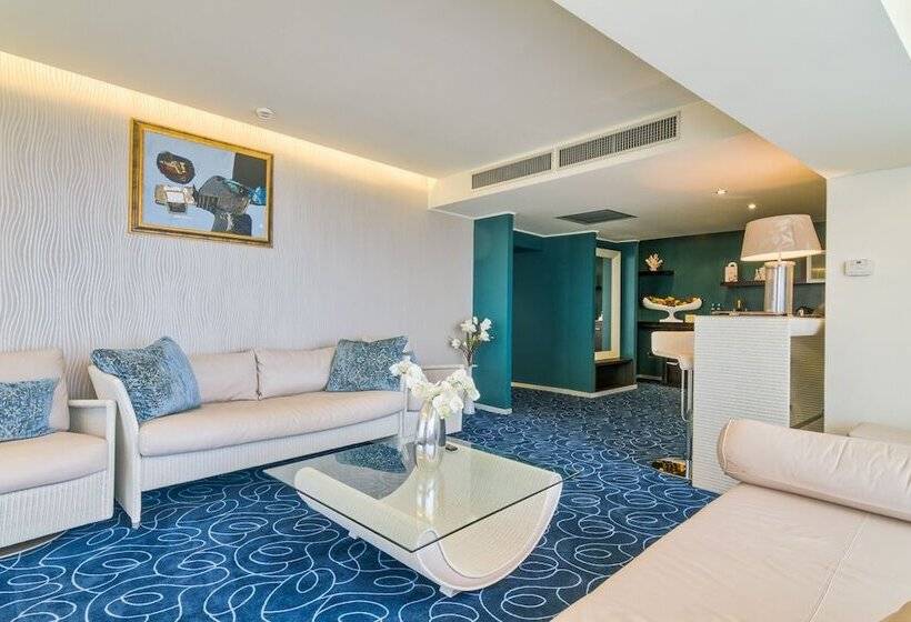 جناح سينيور مطل علي البحر, Vega