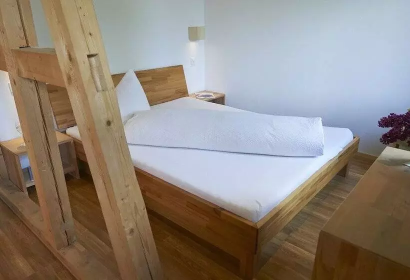 Economy Zimmer, Waldrand