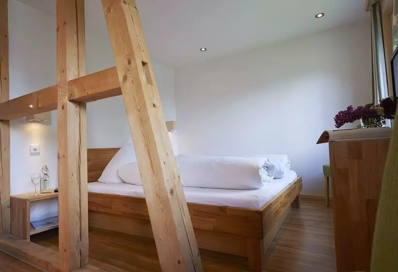Economy Zimmer, Waldrand
