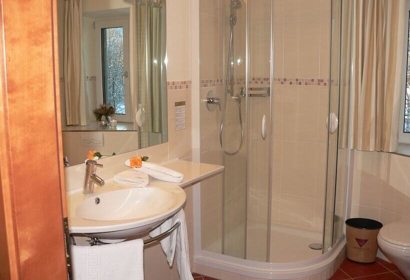 غرفة قياسية ثلاثية, Die Lilie / Hotel Garni