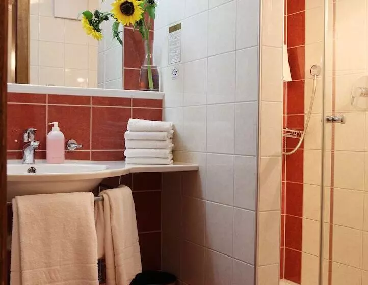Standard Kolmen Hengen Huone, Die Lilie / Hotel Garni