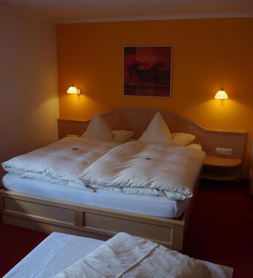 غرفة قياسية ثلاثية, Die Lilie / Hotel Garni