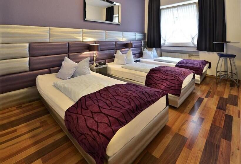 חדר סטנדרט לשלושה, Am Wehrhahn