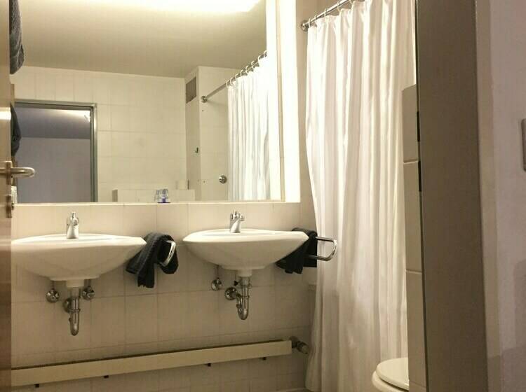 标准间, Ambassador