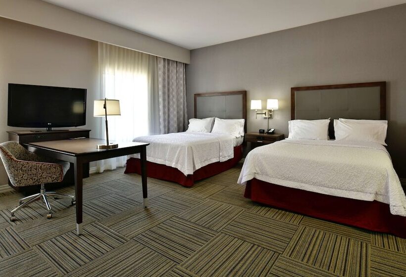 스탠다드 스튜디오, Hampton Inn & Suites Fredericksburg