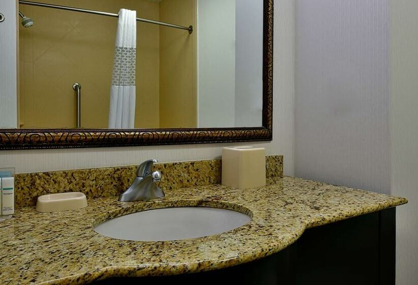 Номер Стандарт с Балконом, Hampton Inn & Suites Fredericksburg