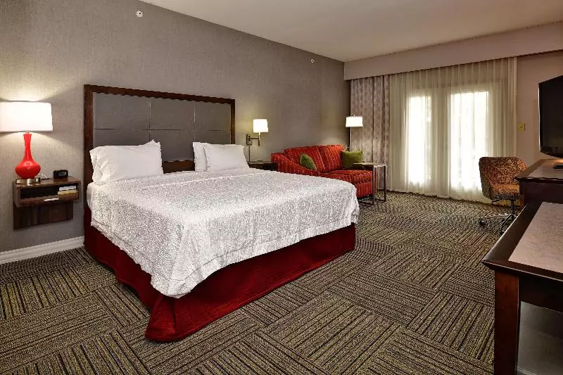 バルコニー付きスタンダードルーム, Hampton Inn & Suites Fredericksburg
