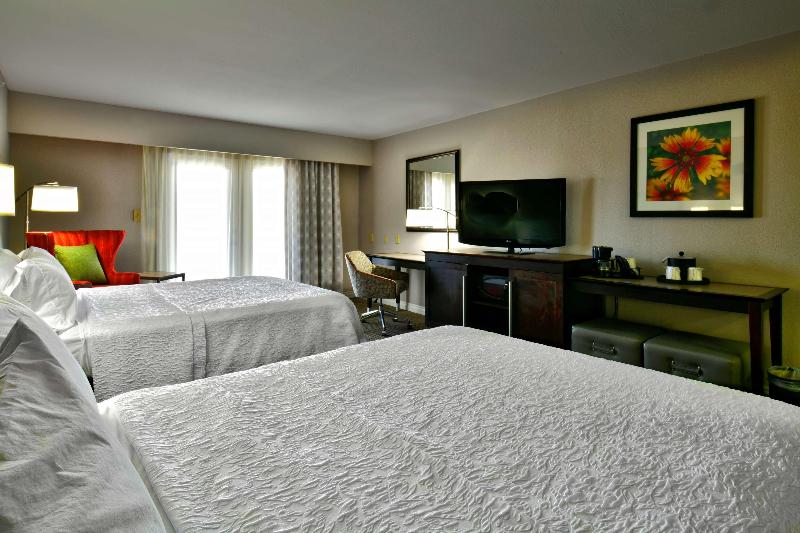 Номер Стандарт с Балконом, Hampton Inn & Suites Fredericksburg