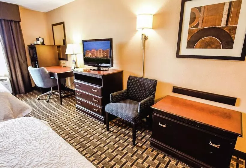 身障者適用スタンダードルーム, Hampton Inn And Suites Pine Bluff