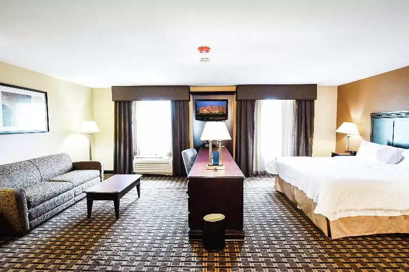キングサイドベッドのスタンダードワンルーム, Hampton Inn And Suites Pine Bluff