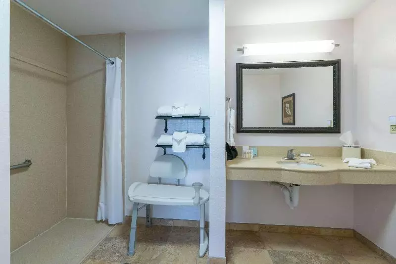 キングサイドベッドのスタンダードワンルーム, Hampton Inn & Suites Lake City