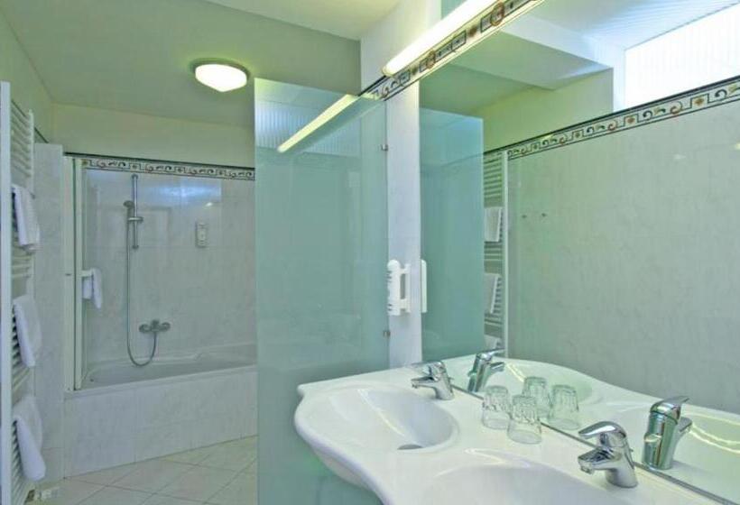 패밀리 룸, Locker & Legere