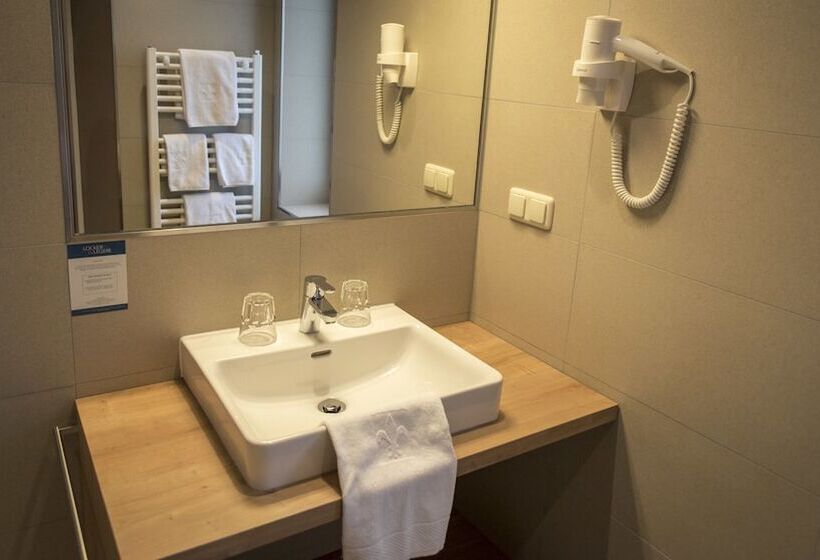 이코노미 룸, Locker & Legere