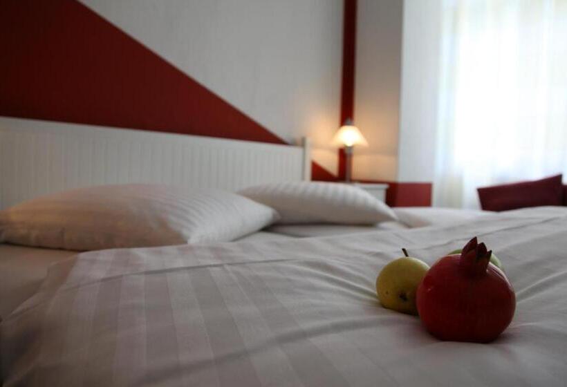 اتاق استاندارد چهار تخته, Insor