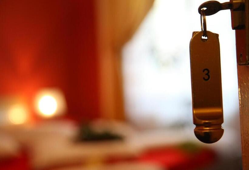 اتاق استاندارد چهار تخته, Insor