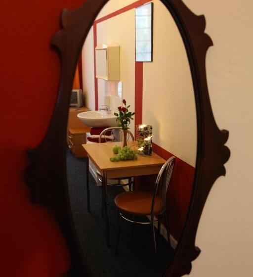 اتاق استاندارد با سرویس بهداشتی مشترک, Insor