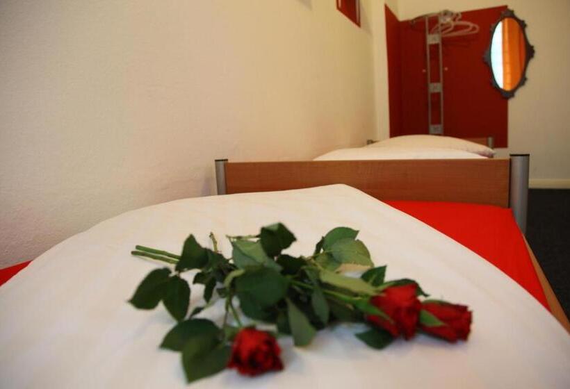 اتاق استاندارد با سرویس بهداشتی مشترک, Insor