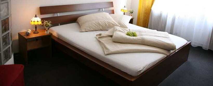 اتاق استاندارد یک تخته با سرویس بهداشتی مشترک, Insor