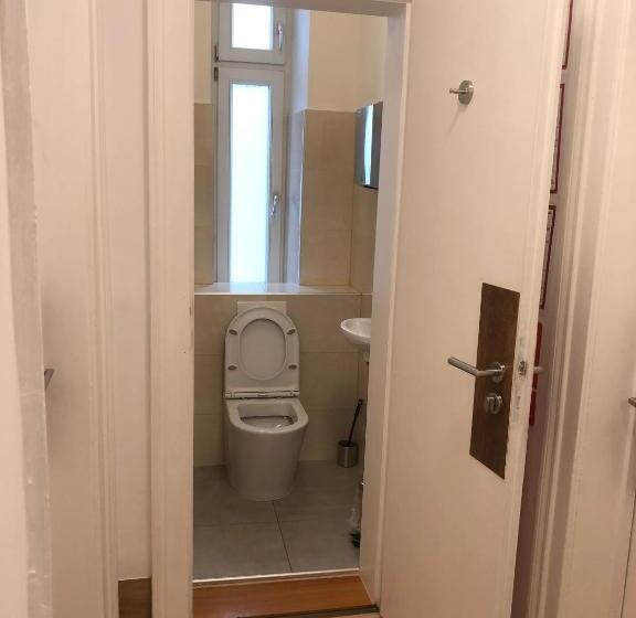 带共用浴室的标准房间, Pension Schmellergarten