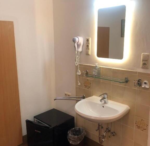 带共用浴室的标准房间, Pension Schmellergarten