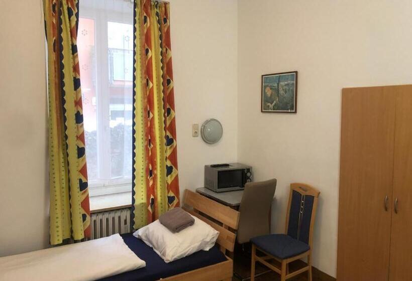 带共用浴室的标准房间, Pension Schmellergarten