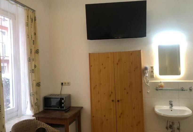 带共用浴室的标准房间, Pension Schmellergarten