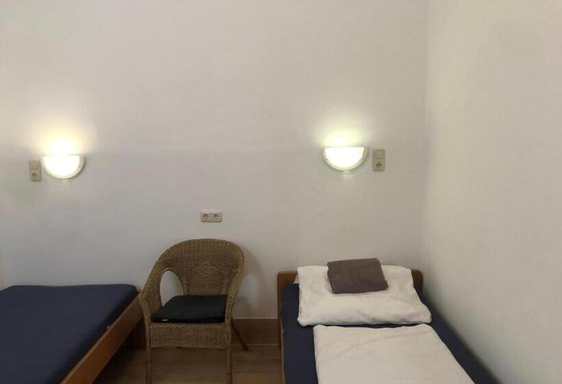 带共用浴室的标准房间, Pension Schmellergarten