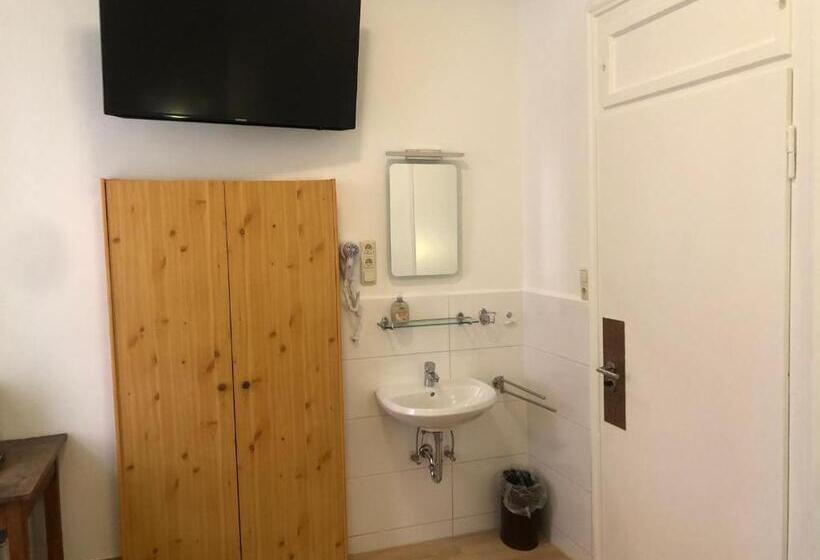 带共用浴室的标准房间, Pension Schmellergarten