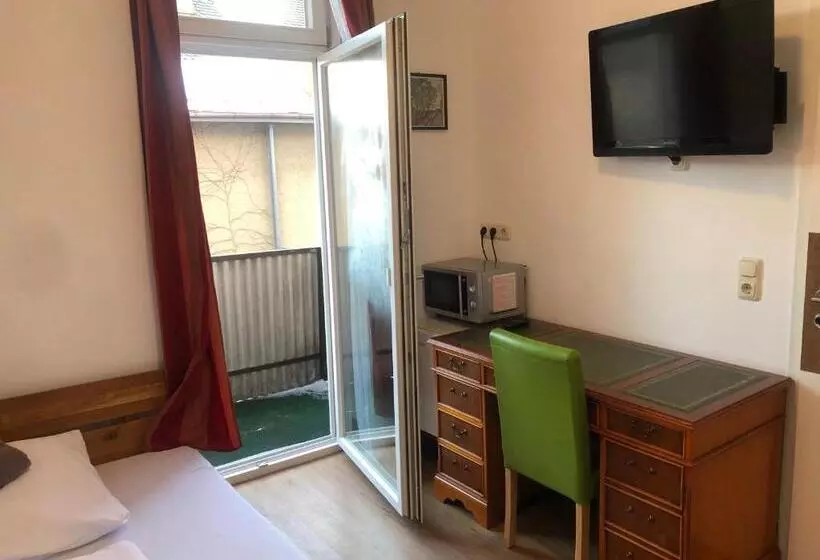 Standard Yhden Hengen Huone Jaettu Kylpyhuone, Pension Schmellergarten