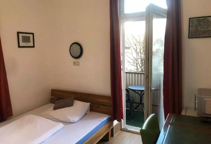 Standard Yhden Hengen Huone Jaettu Kylpyhuone, Pension Schmellergarten