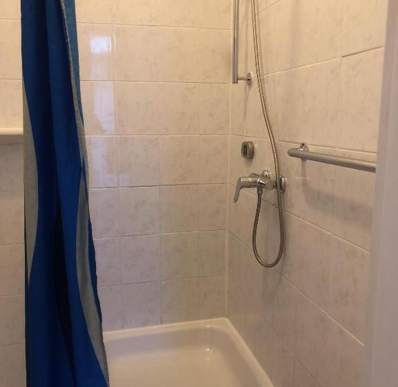 标准单人间共用浴室, Pension Schmellergarten