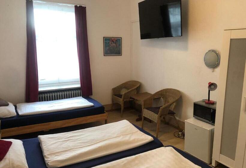 标准三人间, Pension Schmellergarten