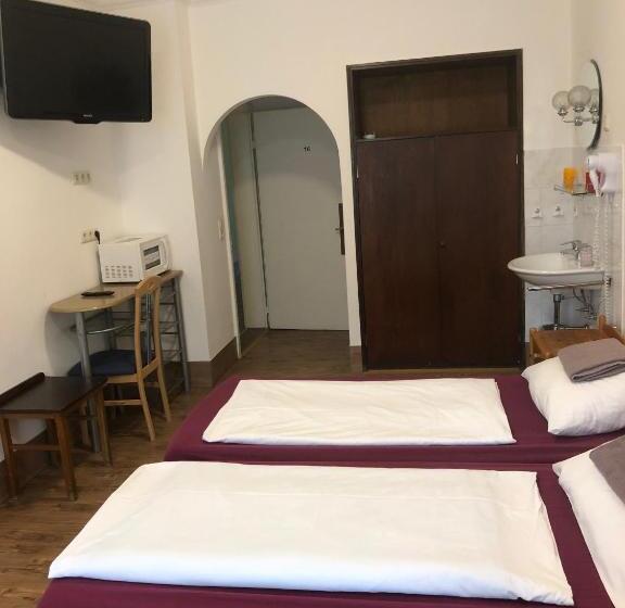 标准三人间共用浴室, Pension Schmellergarten