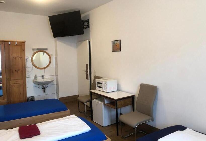 四人标准间, Pension Schmellergarten