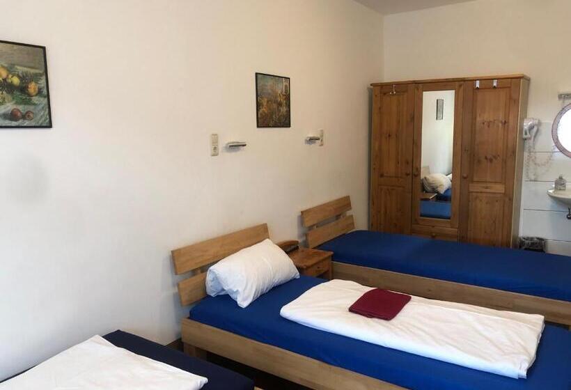 四人标准间, Pension Schmellergarten