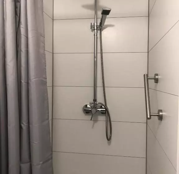 Standard Neljän Hengen Huone, Pension Schmellergarten