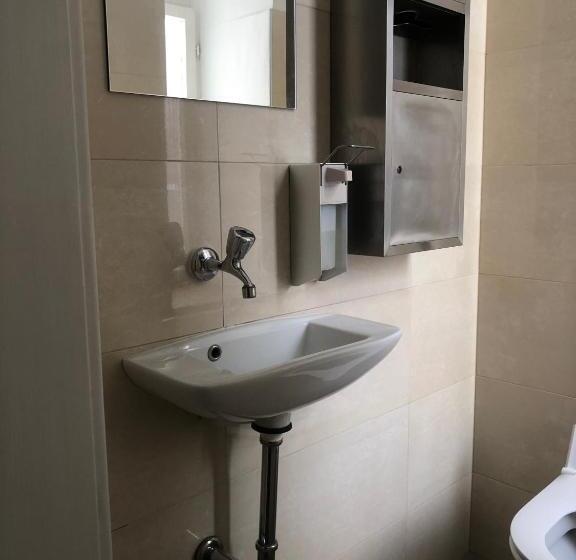 四人标准间, Pension Schmellergarten