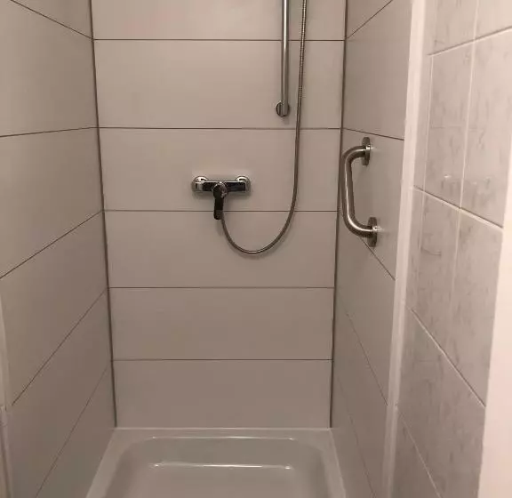 Standard Neljän Hengen Huone, Pension Schmellergarten