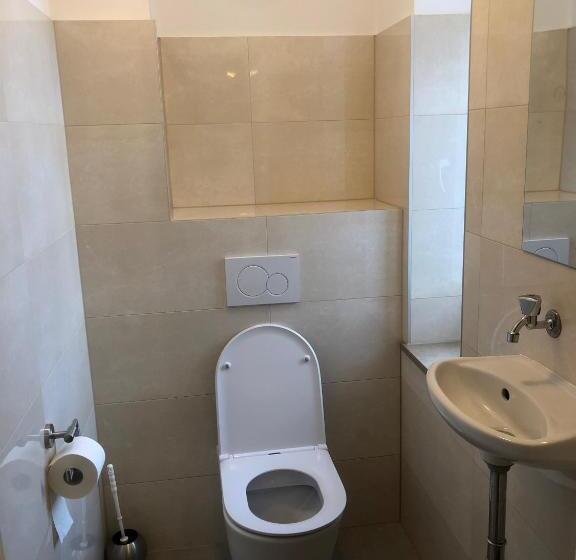 标准四人间共用浴室, Pension Schmellergarten