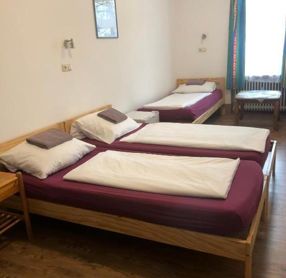 标准三人间共用浴室, Pension Schmellergarten