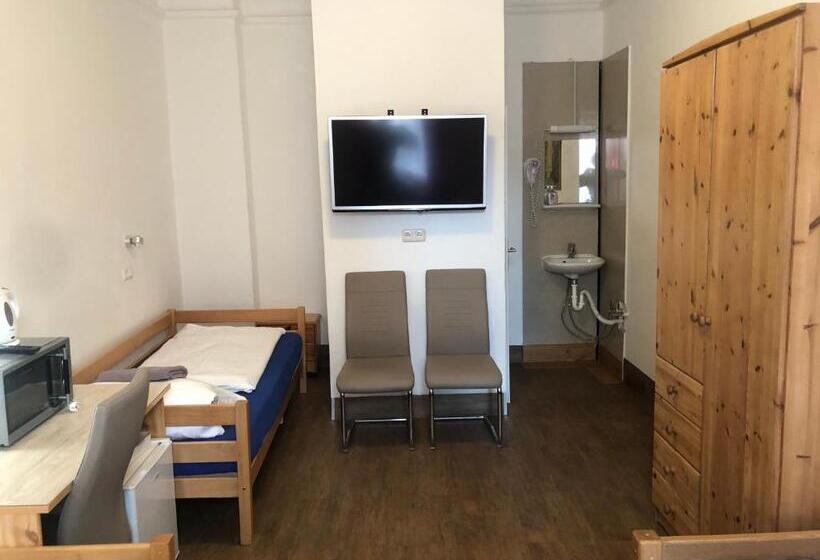 标准三人间, Pension Schmellergarten